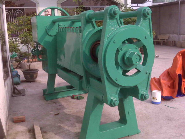 Cashew shell oil pressing machine