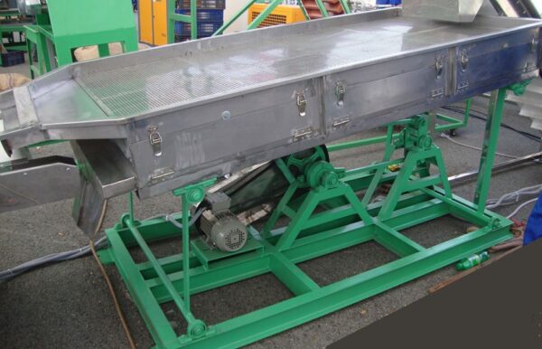 Broken cashew kernel grading machinery