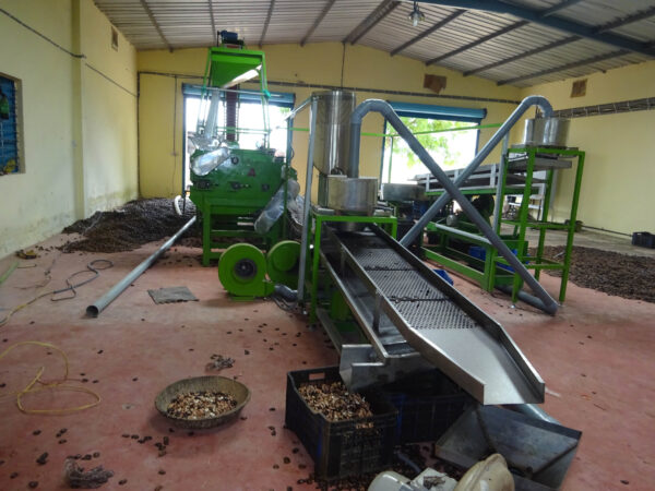 Cashew shelling machine